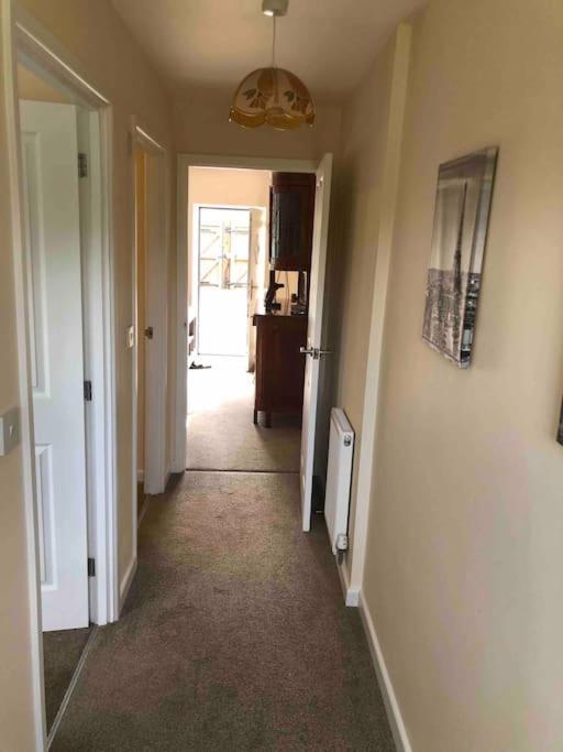 Entire Guest Suite With Gated Property Broad Blunsdon 外观 照片