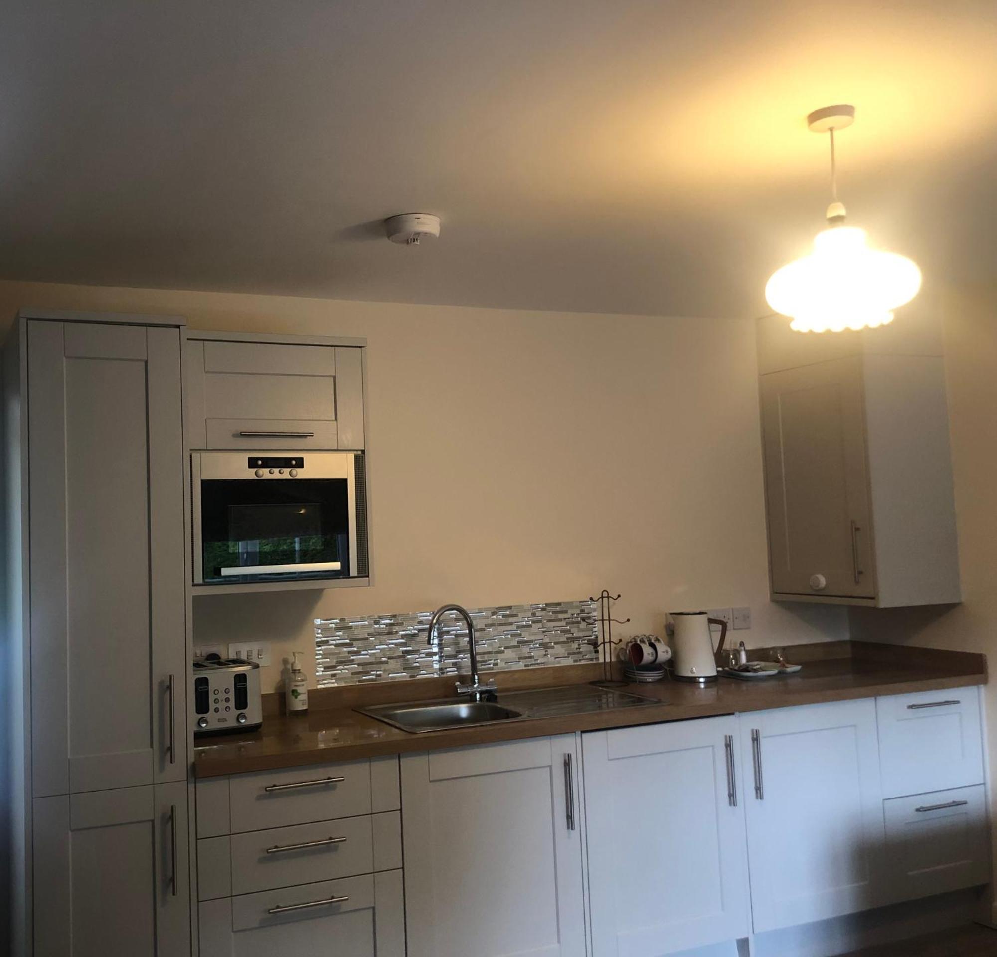 Entire Guest Suite With Gated Property Broad Blunsdon 外观 照片