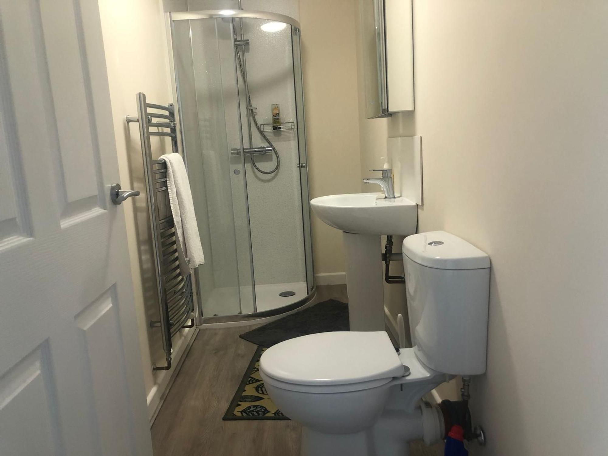 Entire Guest Suite With Gated Property Broad Blunsdon 外观 照片